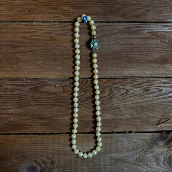 Vintage Jewelry - *FREE WITH ORDER* Vintage Costume Pearl Necklace